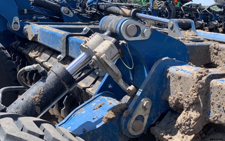 Close up image of mechanical depth control on Kinze Mach Till